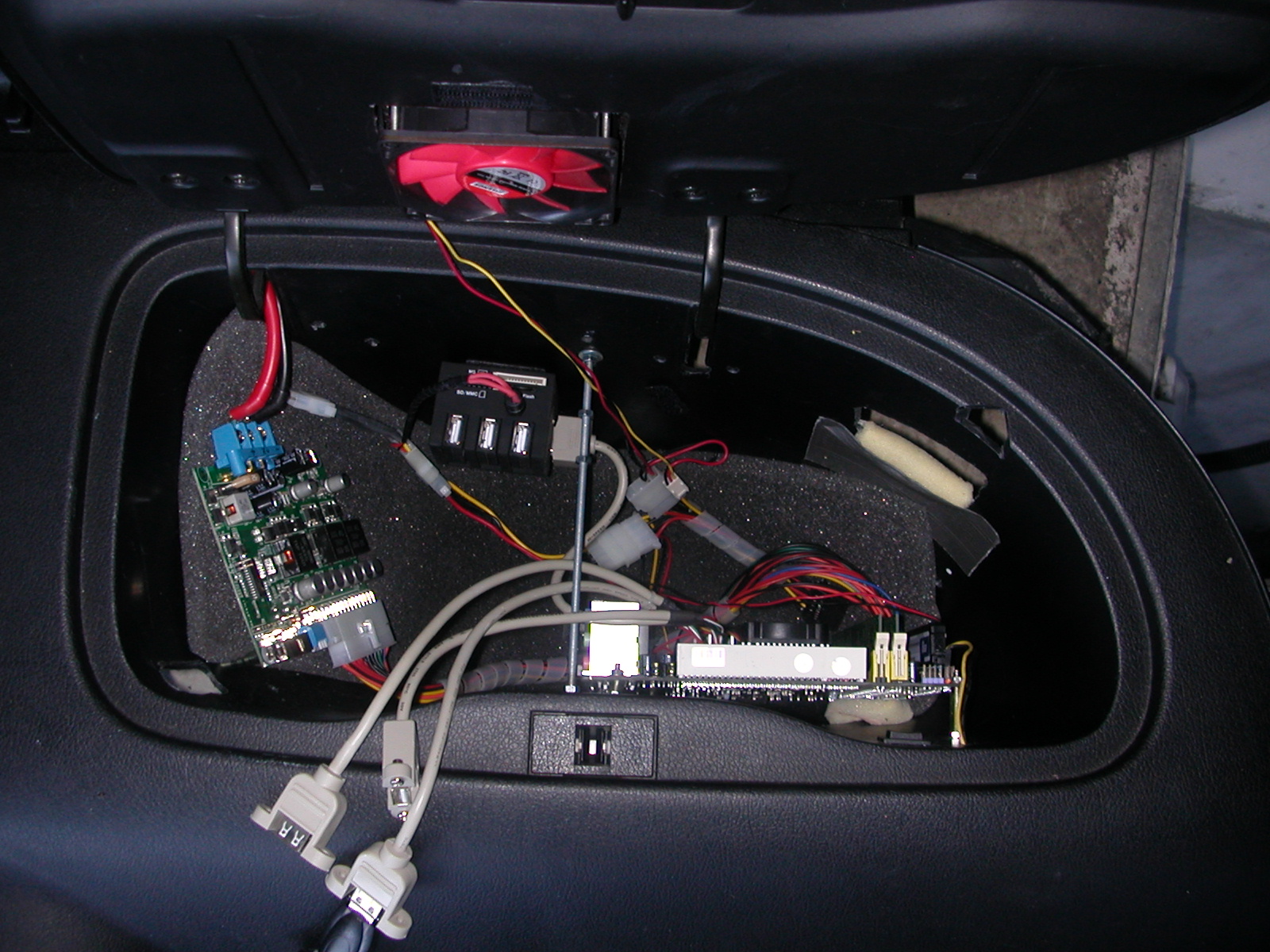 Resolution 1600x1200